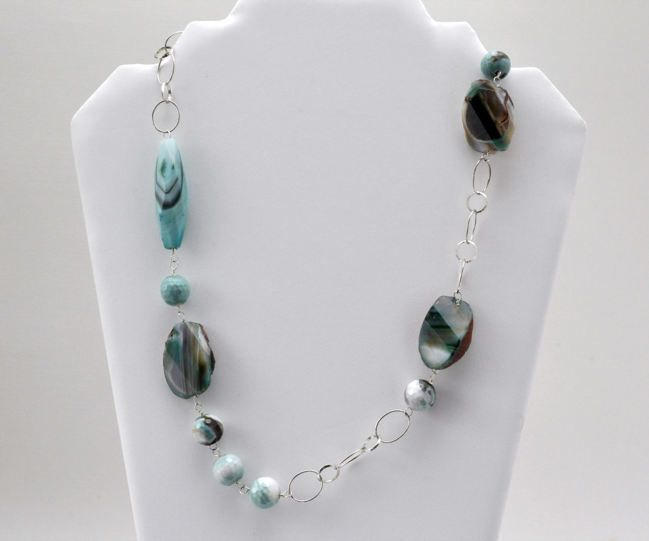 Collar Ágatas Turquesas y Cadena de Plata