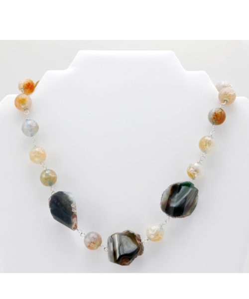 Collar Corto en tonos Grises y Tostados