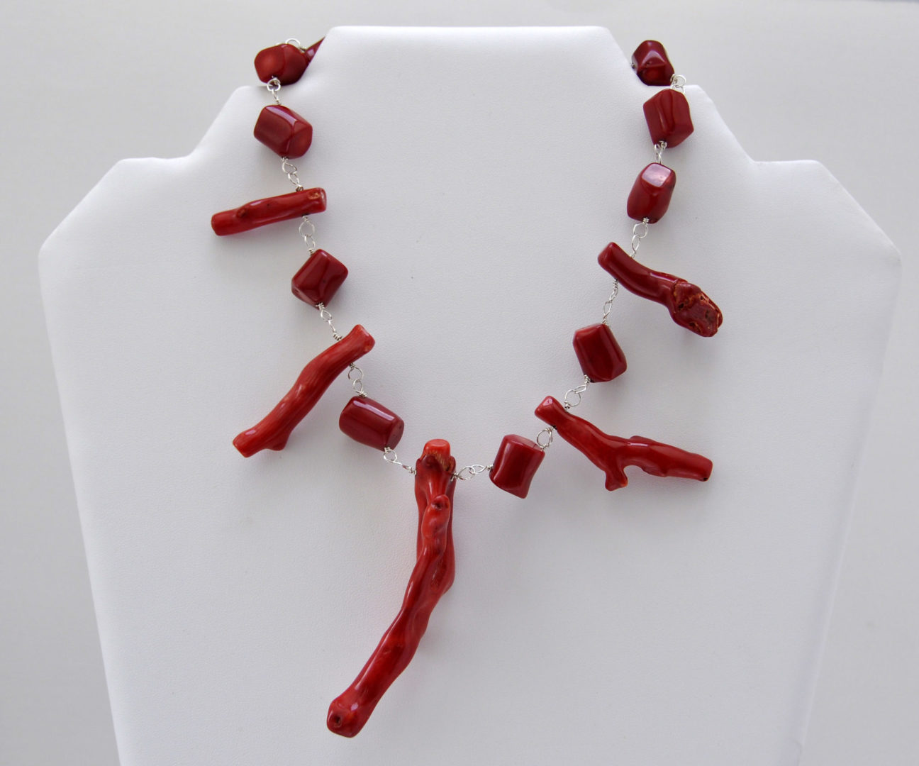 Collar Gargantilla de Coral Bambú Rojo