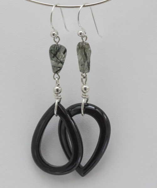 Pendientes en Plata con piedras en forma de gota de Ónix y Ágata Turmalinada