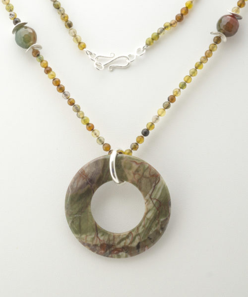 Colgante de Jaspe de Arandela verdes y terracota.