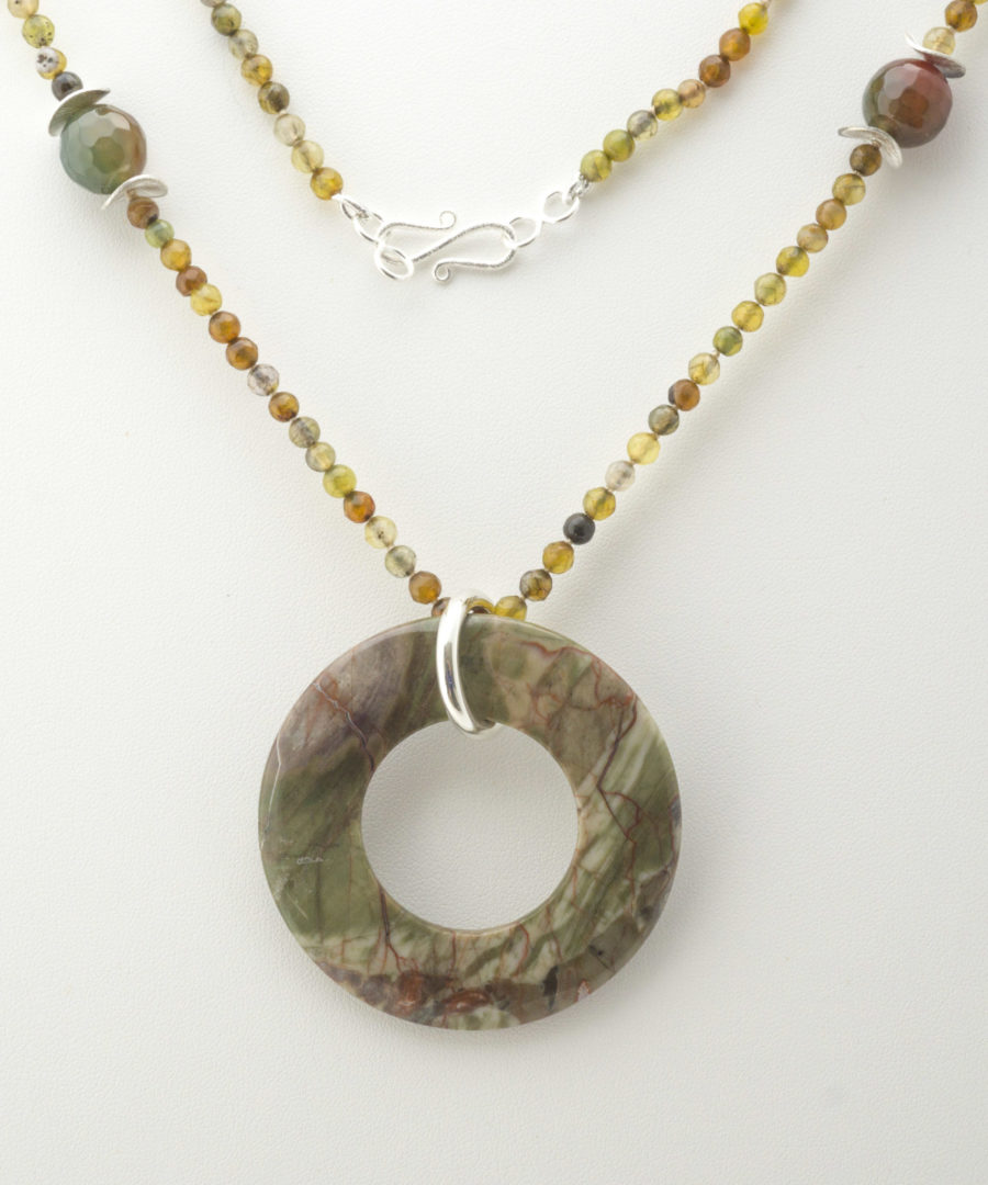 Colgante de Jaspe de Arandela verdes y terracota.