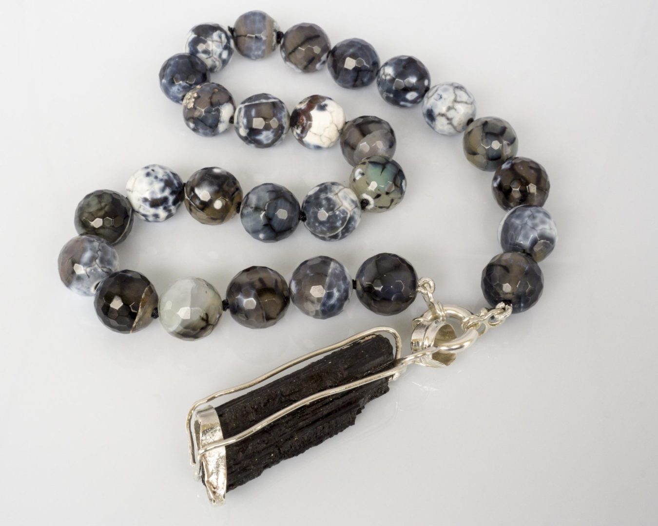 Colgante Turmalina Negra en Jaula de plata